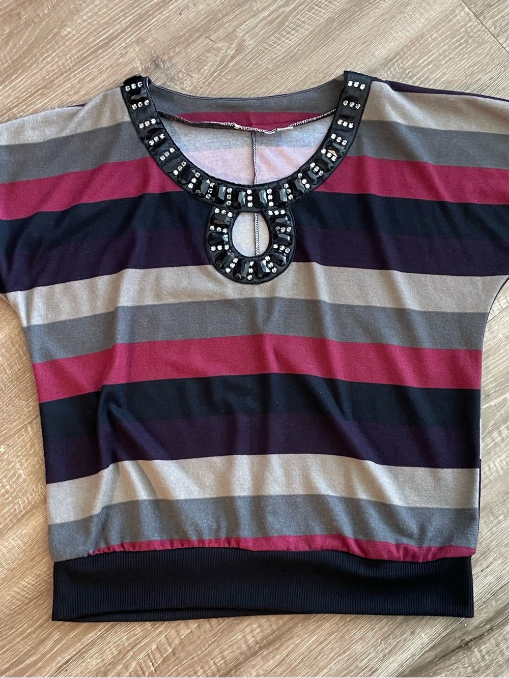 Women's Striped Blouse Plus Size 16 Short Sleeve Decorative Neckline Pre-owned